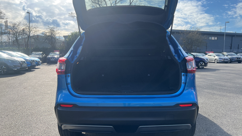 Nissan Qashqai 1.3 DiG-T N-Connecta 5dr [Glass Roof Pack] Petrol Hatchback